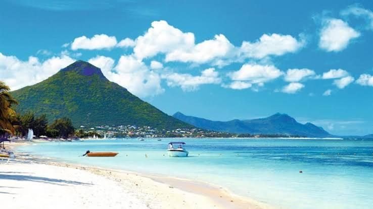 Azure 4 Bedrooms Haven Retreat: Where Tranquility Meets Turquoise Waters, Flic En Flac Mauritius Kültér fotó